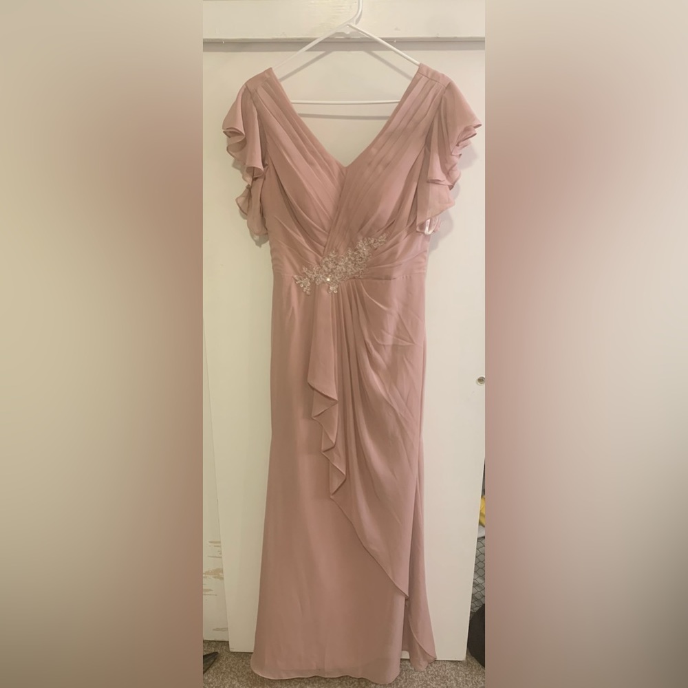 Size M beautiful blush dress from JJ’s House.